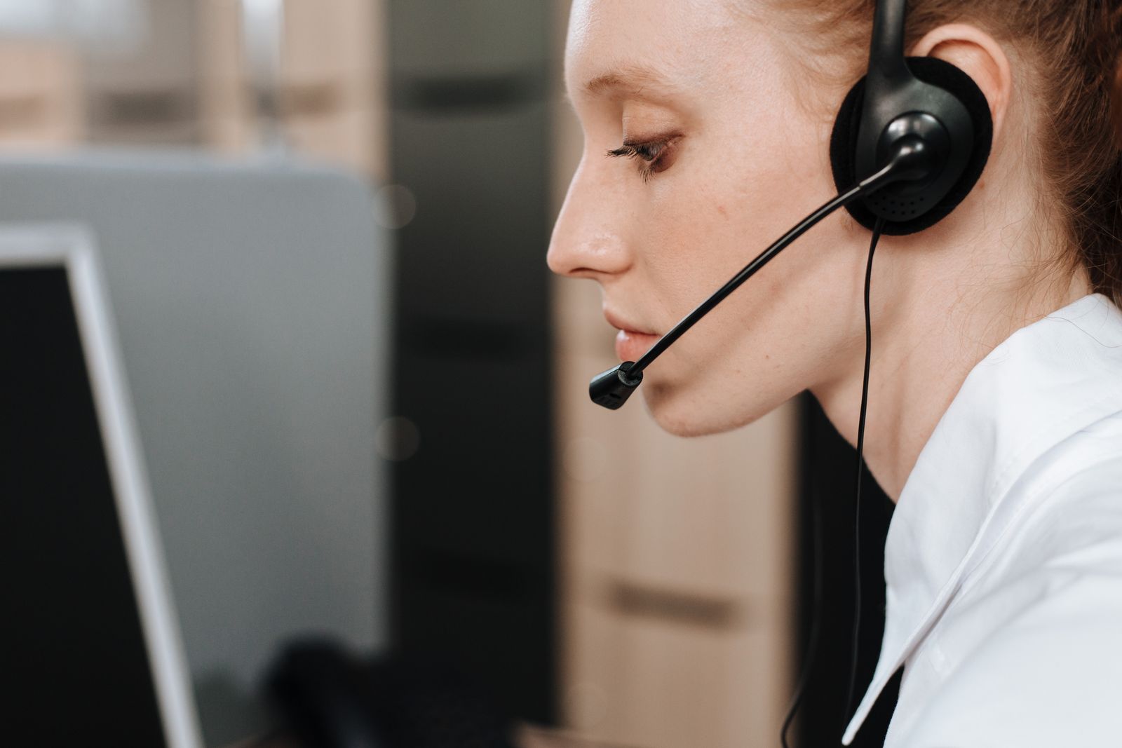 Appointment setter on a headset working at a desk